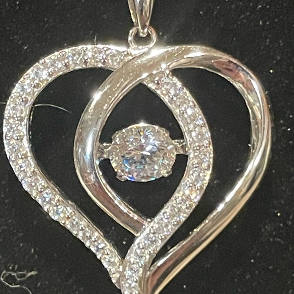 Jewelry - Elegant Silver Heart Pendant Necklace